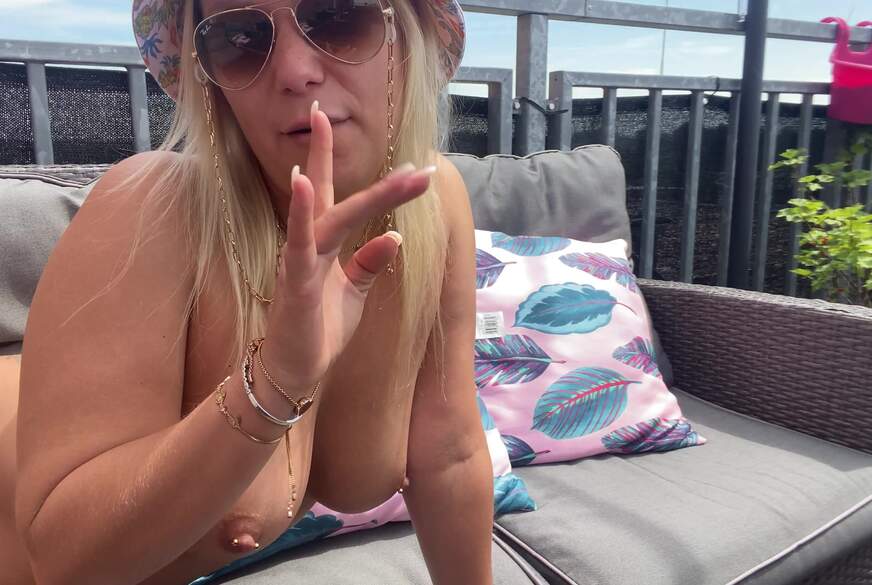 LenaNitro: Sonntags bin ich immer geil, du auch?