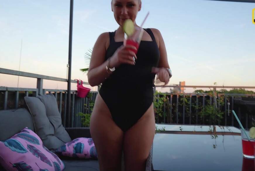 LenaNitro: -Trailer- POV-Du f****t mich auf dem Balkon