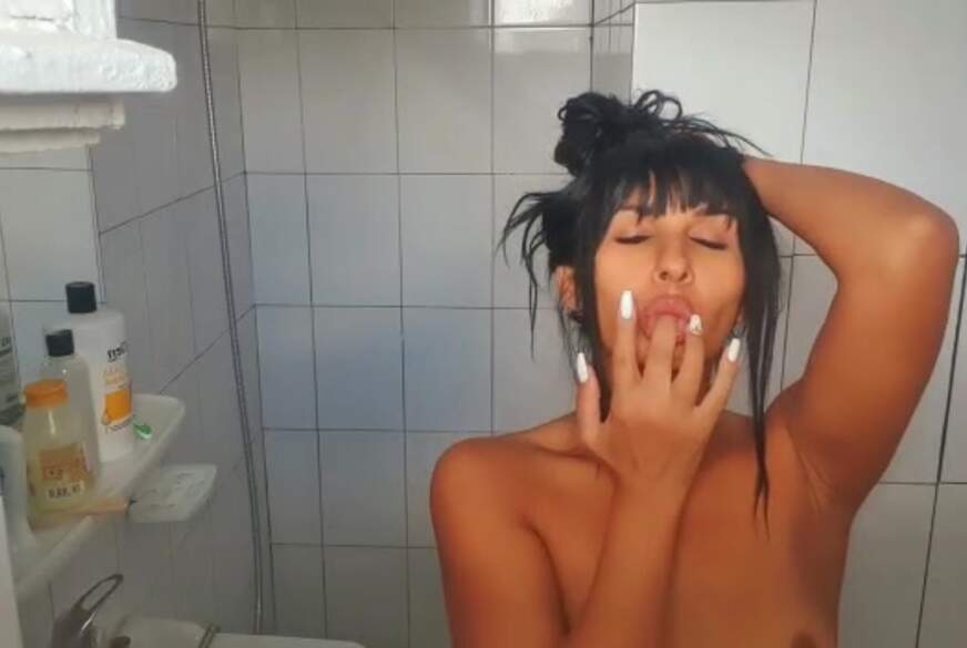 AischaJade: In der Dusche