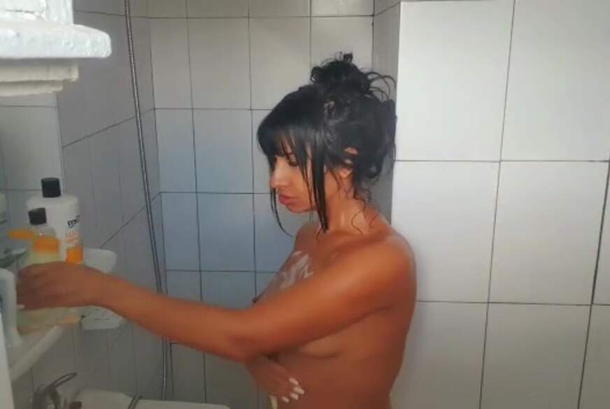 In der Dusche von AischaJade pic4