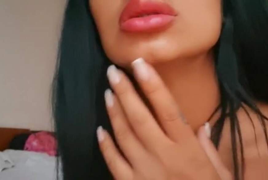 AischaJade: See my naked sunbathing body