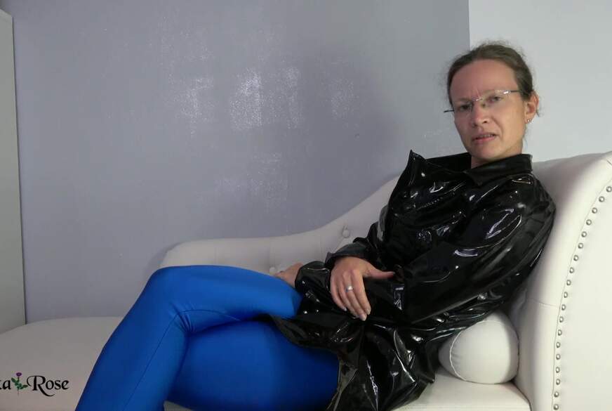 Dominanter Dominakuss in deinem Sekt! von AnnikaRose