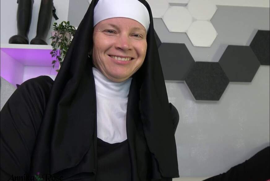 Die Nonne treibst am heftigsten! von AnnikaRose pic1