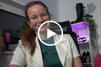 Ich bin für heute deine Ärztin für deine Vasektomie und werde erst mal deine Eier leeren müssen, bevor es darum geht, deine Eier abzuschneiden.