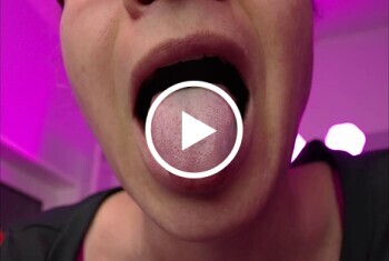 Komm und spritz mir geil in meinen #Mund. Mit meinem #DirtyTalk erzähle ich dir, was ich alles mit meiner #Zunge und dem #Piercing an deiner #Eichel anstelle und das ist zu geil, als das du es dir entgehen lassen könntest. Nimm also deinen Schwanz in die #Hand und wichs für mich mit mir. #blasen #blowjob #pov