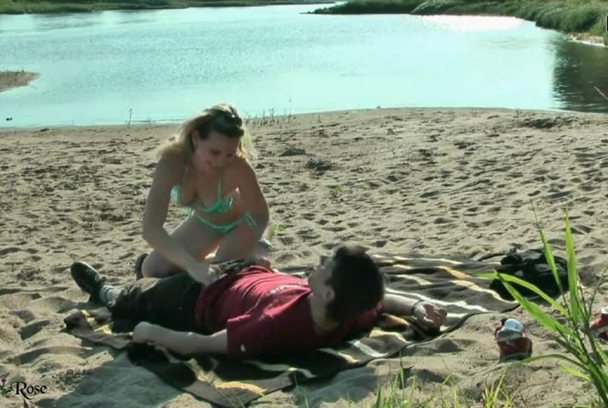 Outdoor am Strand ein B**wjob gegeben! von AnnikaRose pic3