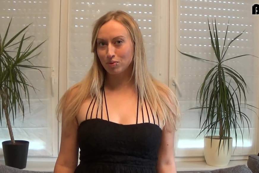 Geil mit dem Riesendildo gef....t von SophiaGold