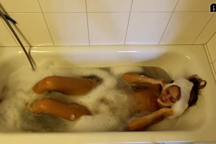 mit spielzeuge baden von SexyLolitta pic3