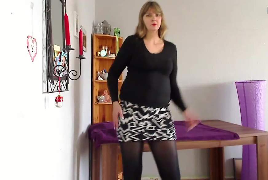 LissyPrivat: Userwunsch - Strip in Strumpfhose