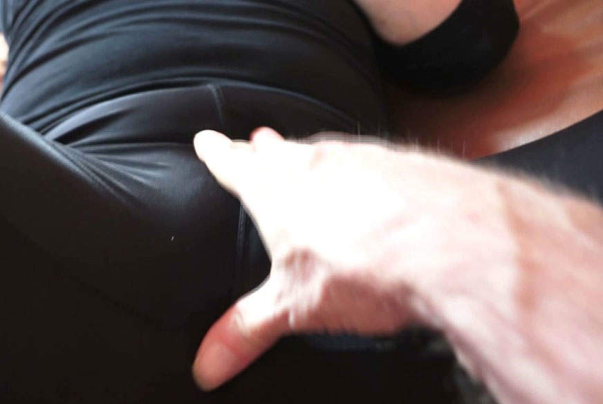 EricaHot: Nachbar w****t meine M****i zum Orgasmus