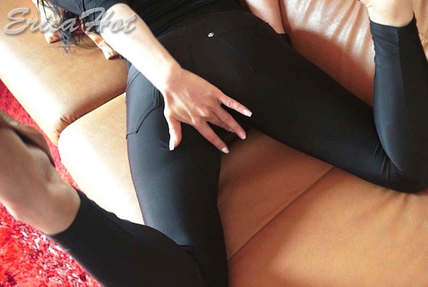 EricaHot: D********e die M****i zum Orgasmus g******t. F**ka***h hochgestreckt! Nur für dich!