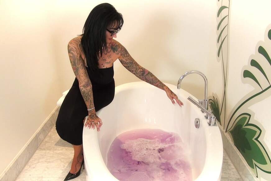 Sari träumt vom s**tigen Sklavena***h von Sari-Sander