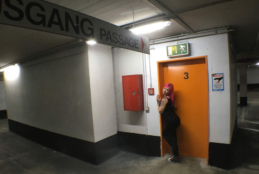 IndreBaltic: Im Parkhaus S*****z abg******n...