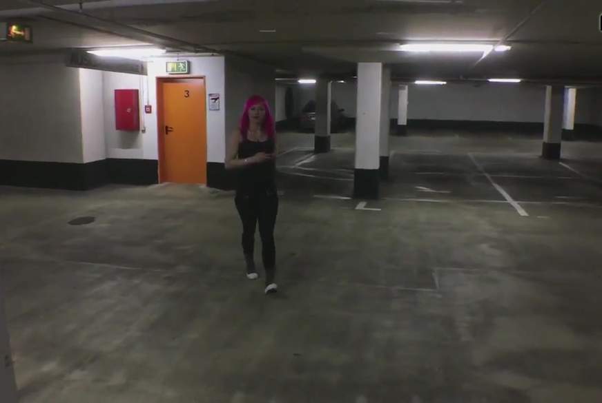IndreBaltic: Im Parkhaus S*****z abg******n...