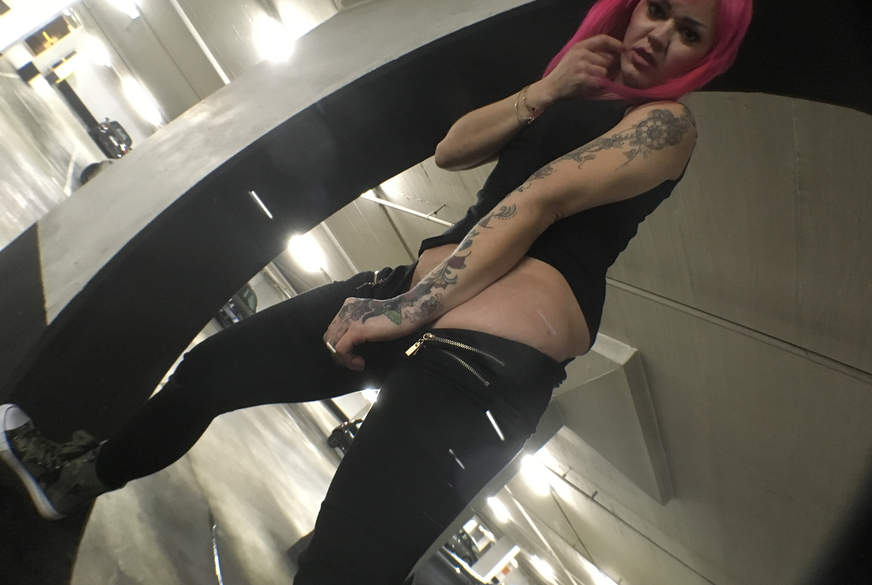 PARKHAUS-p**s - Geil mitten im Parkhaus a*******t... von IndreBaltic pic2