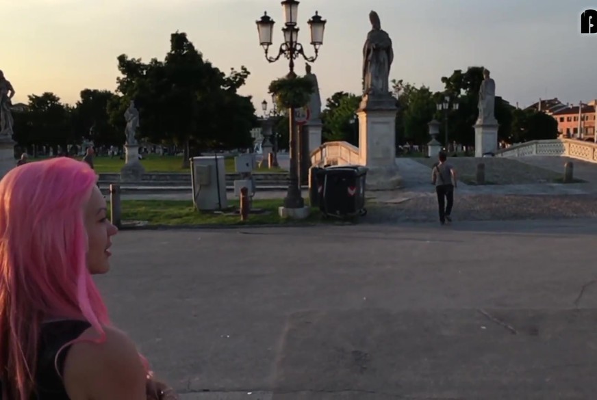 Extrem - Public P**s mitten in Padua - Mega dreist von IndreBaltic