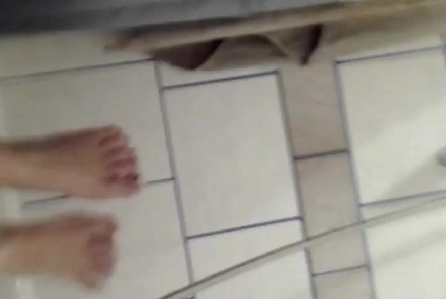 Wildcat25: Füße in der Wanne