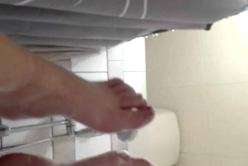 Wildcat25: Füße in der Wanne