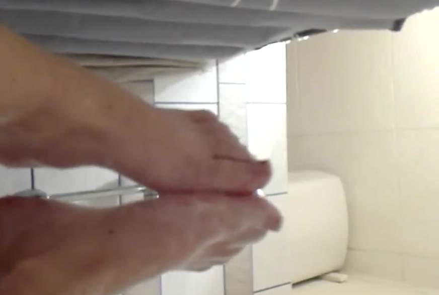 Wildcat25: Füße in der Wanne