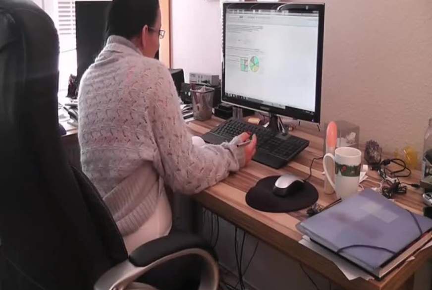 Kleines-Nettchen: Statt lernen A*******h g*******t und b****t!!