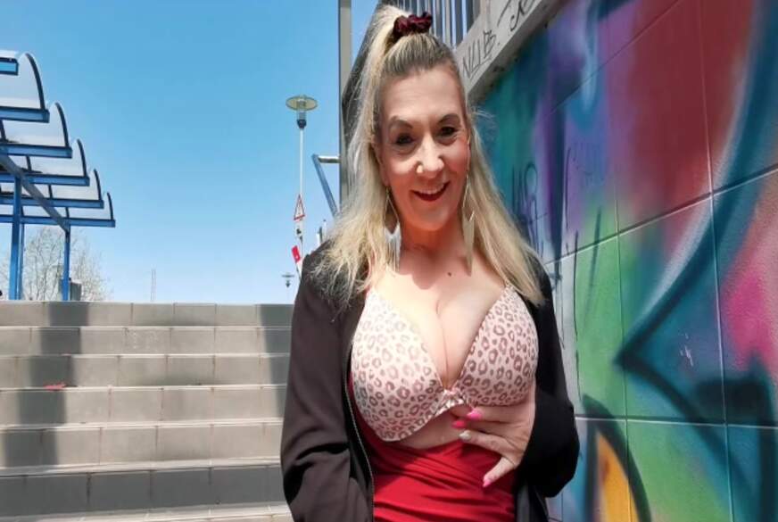 b**t-plug-walk von Sandybigboobs pic4