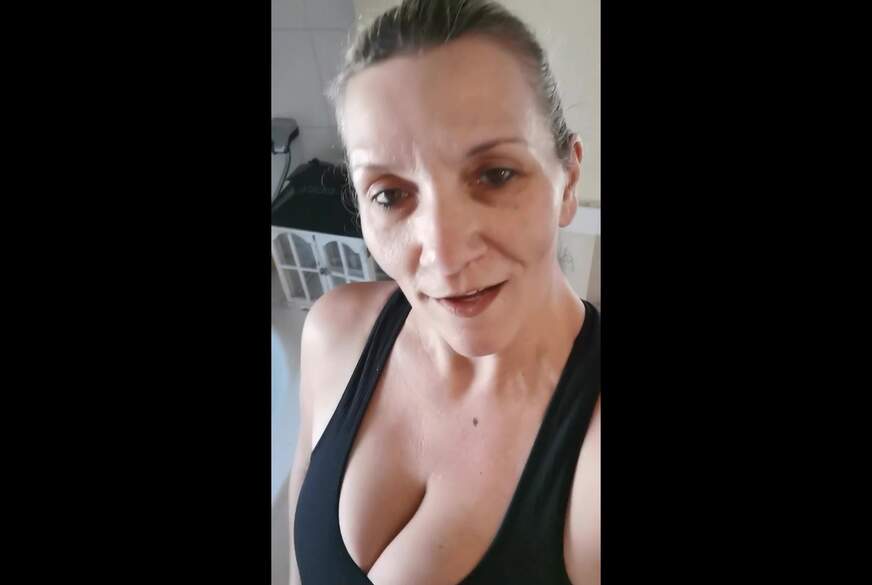 Sandybigboobs: Big Booty bounces on the bathtub