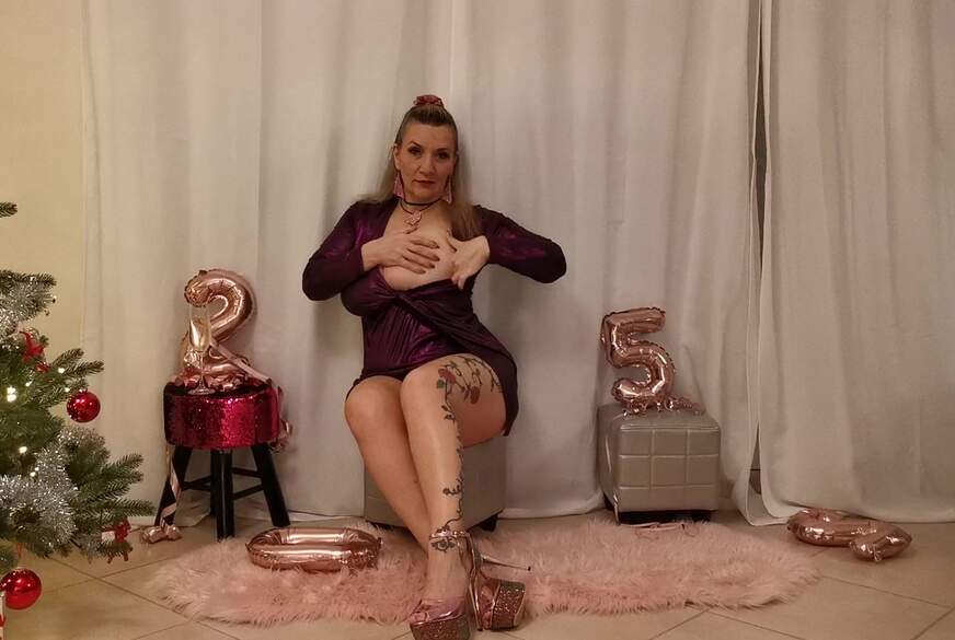 Sandybigboobs: Happy new year 2025