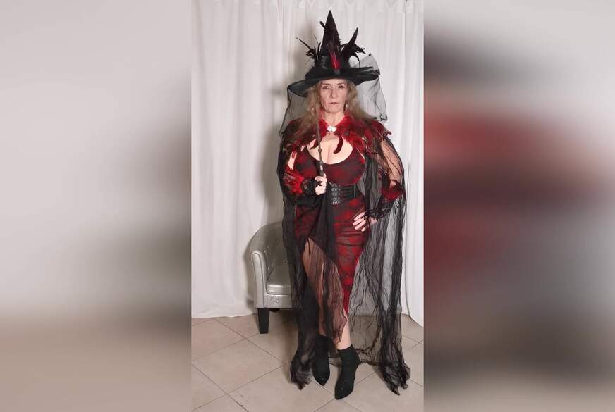 Vorsicht, du kleines F****lchen! Happy Halloween 2025 von Sandybigboobs pic1