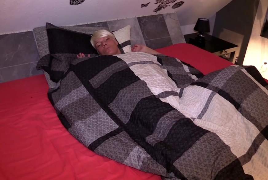 Stacy-Lou: Geiler Orgasmus am Morgen