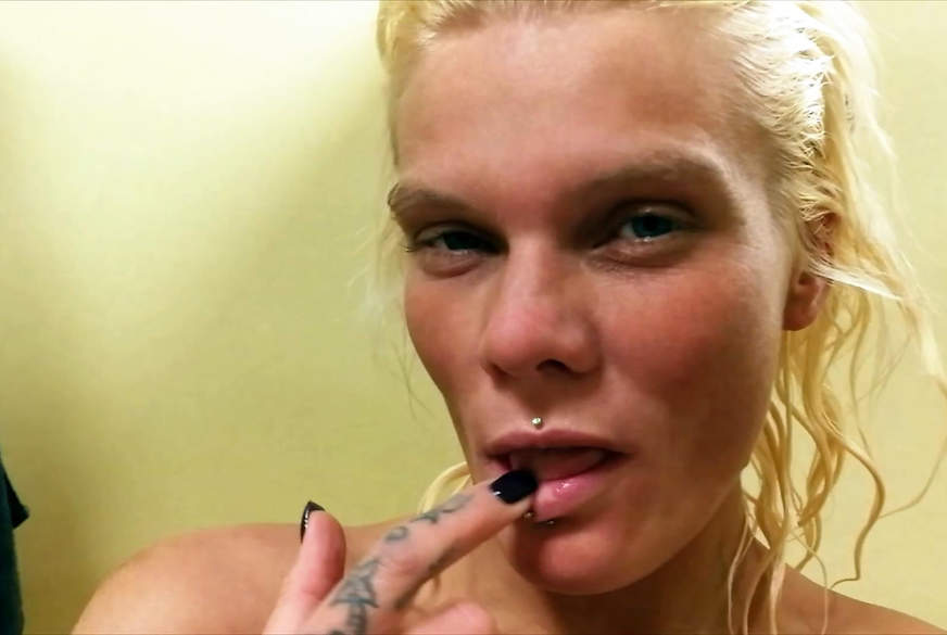 Stacy-Lou: Spontaner erster Userf**k im Schwimmbad