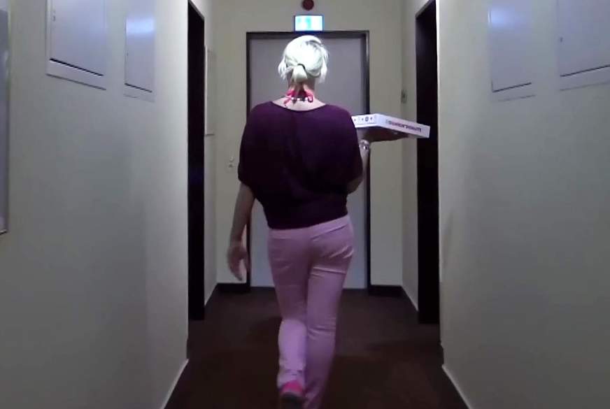 Stacy-Lou: Zimmerservice - P*****ser S****a-Donut