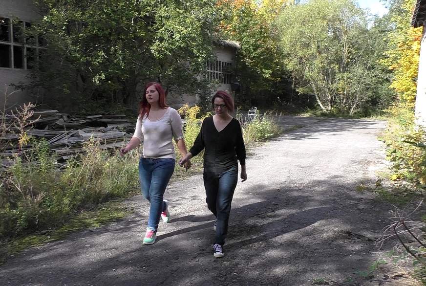 AmyFoxxx: Zwei Schnecken müssen Pipi