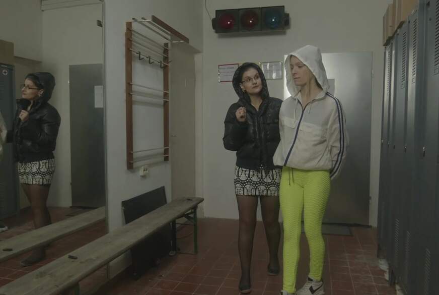 NovaNilla: Daunenjackengirl h**t rangenomme