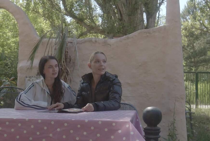 Daunenjackengirls have fun outdoors von NovaNilla pic1