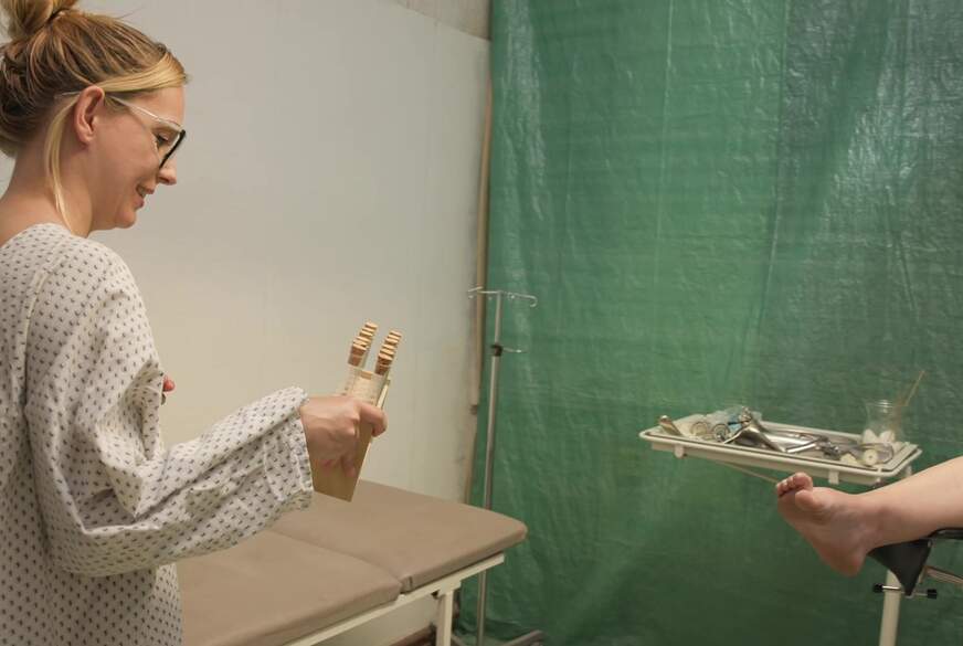 NovaNilla: Urgent pee- Dringendes Bedürfnis beim Frauenarzt