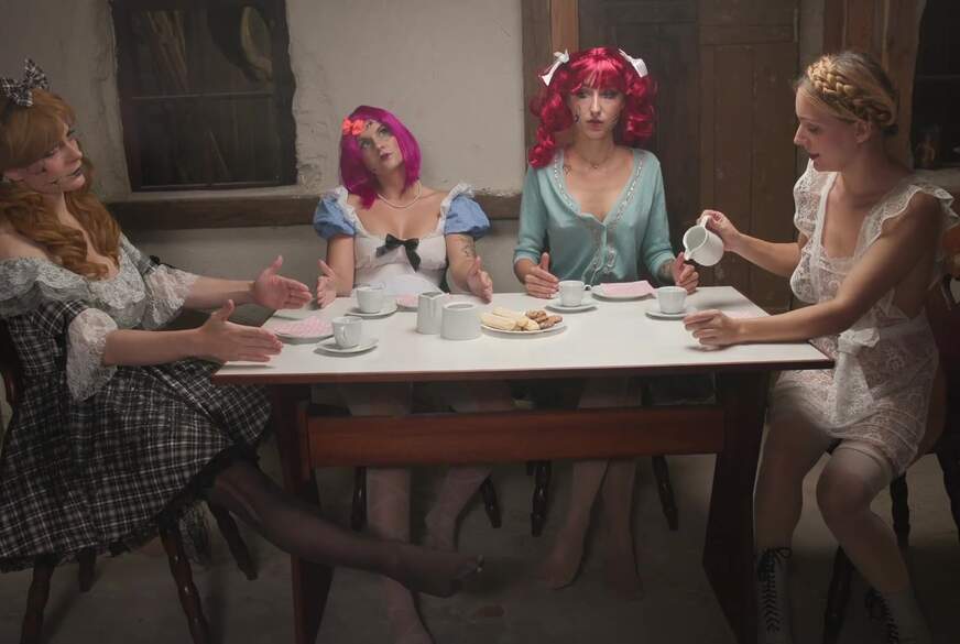 NovaNilla: Die Puppenspielerin- girls get alive