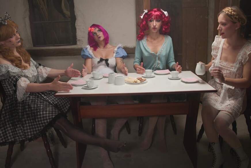 NovaNilla: Die Puppenspielerin- girls get alive