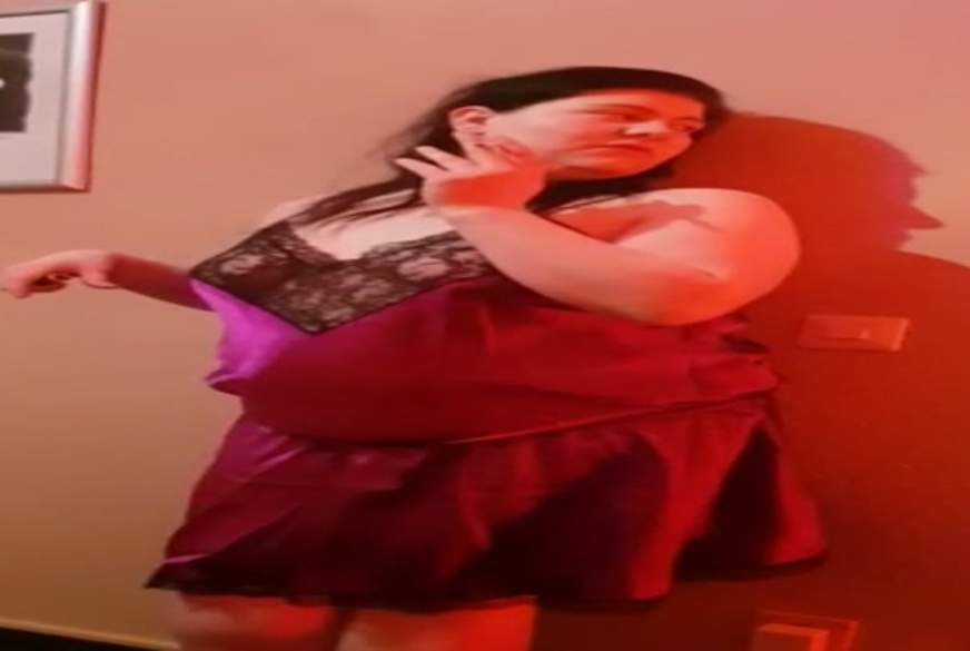 LenaDreams: rauch und ausziehvideo sehr geil