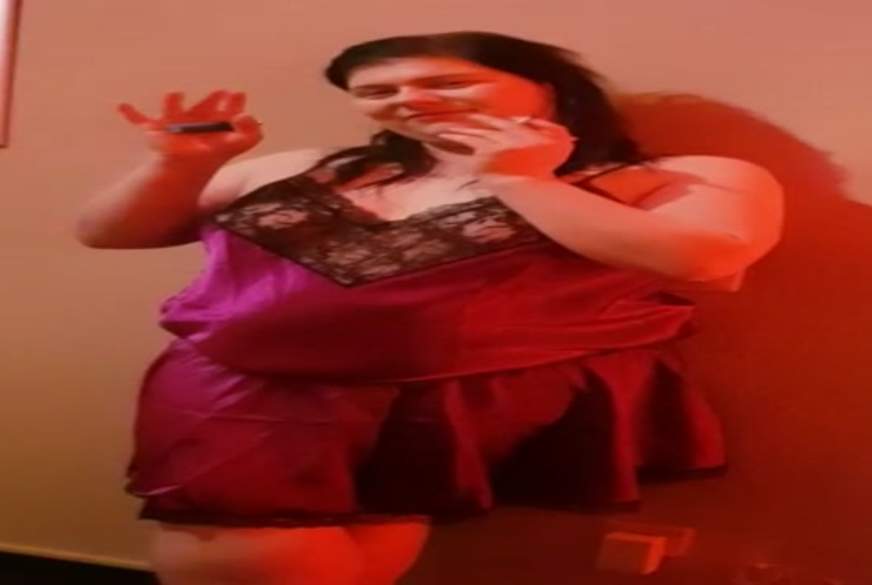 LenaDreams: rauch und ausziehvideo sehr geil