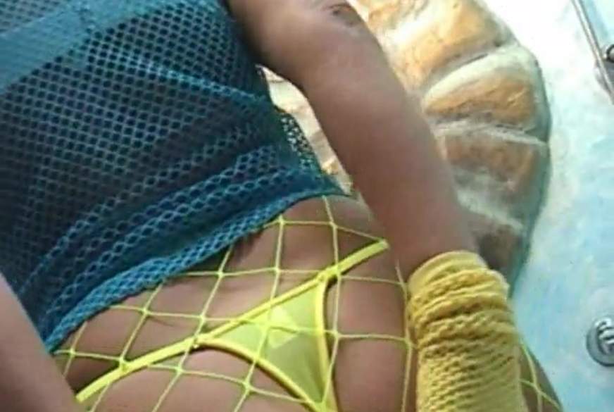 Xtrem-Babe: Meine Yellow Cameltoe F***e