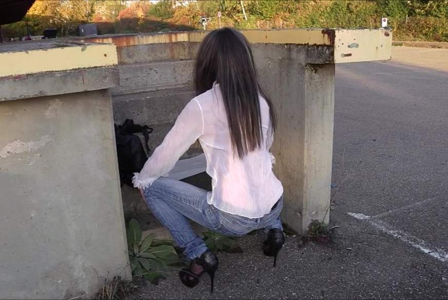 HerrinSyrkay: SPANNER SCHAUT MIR BEIM UMKLEIDEN ZU       DIRTY TALK