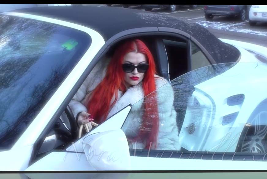 Luxusherrin - Echte Fetischdiva im Pelz und Porsche von NoraMarinelli