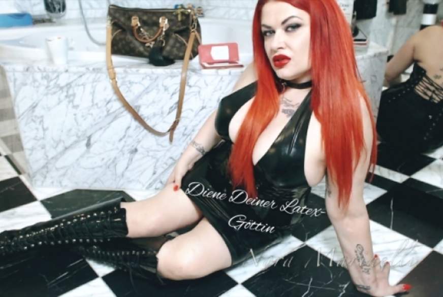 Anbetung Deiner Latexgöttin von NoraMarinelli