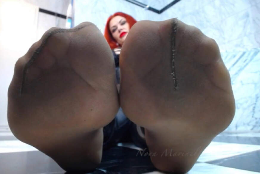 Meine Duftfüße brennen sich in dein Hirn! von NoraMarinelli