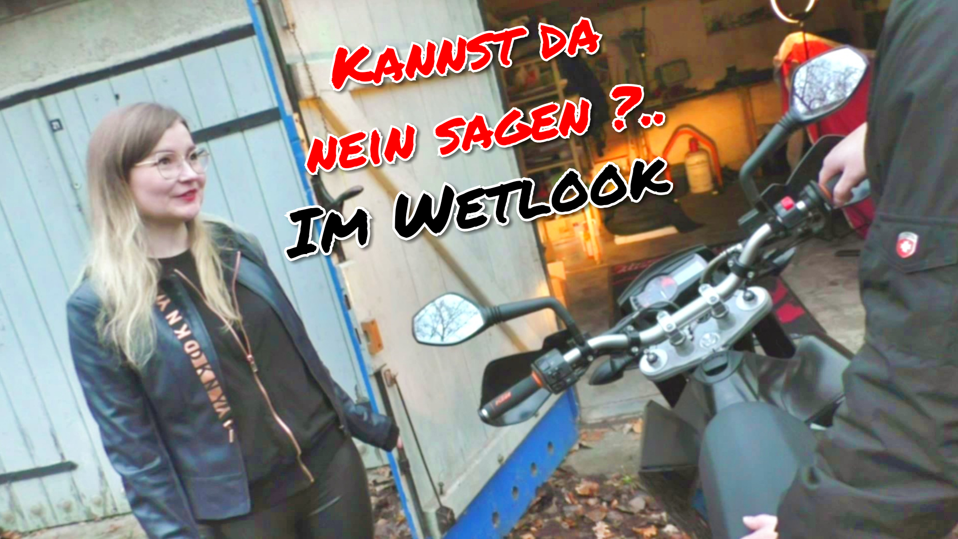 Kannst du da nein sagen? Im Wetlook Ich beobachte dich schon lange wie du da stehst mit deinem Hammer Motorrad .

Also hab ich mir was heißes angezogen nur für dich !

Endlich habe ich mich getraut dich anzusprechen .

Dich mit deinen Heißen Motorrad da steh ich total drauf !!!

und ich denke nicht das du nein sagen kannst, wenn ich vor dir stehe in meinem Geilen Wetlook .

Oder ? 

Dann kannst mich schön durchficken nach dem ich dir deinen Schwanz hart geblasen habe 

und deine geile Ladung auf mir abspritzen !!! 

Kannst du dazu nein sagen ?