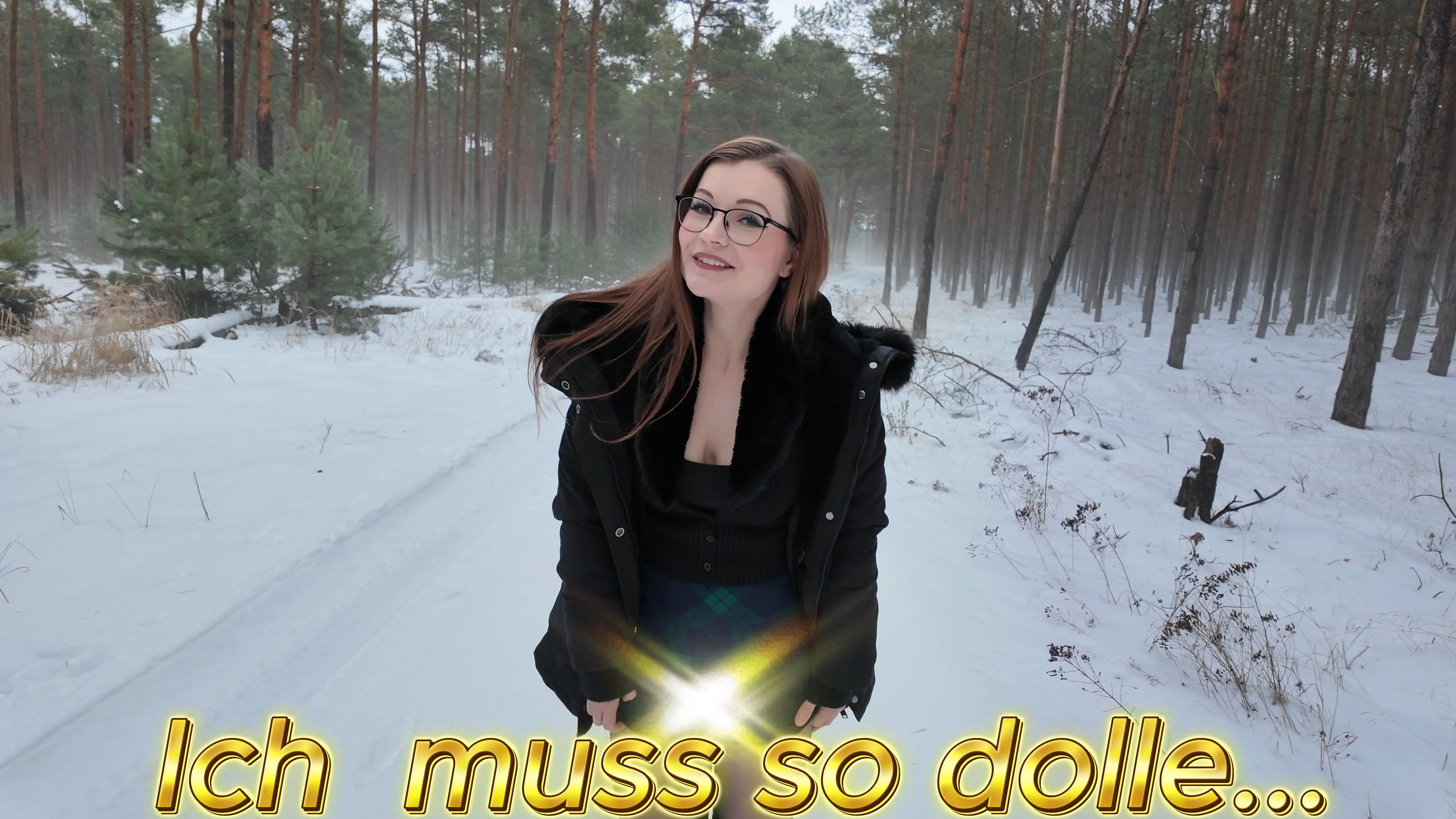 Ich hab vor dem Spazieren gehen soooooo viel Tee getrunken, weil mir so Kalt war. Ich dachte ja nicht, dass es so schnell wieder raus will. Doch zum Glück hab ich meine Ficknylons an. :) Die mit dem Loch, weil eigentlich wollte ich noch geil gefickt werden im Winterwald. :) Nun muss ich aber erstmal Pipi. Von was ist meine Fotze nun nass, vor Geilheit oder Natursekt was meinst du??