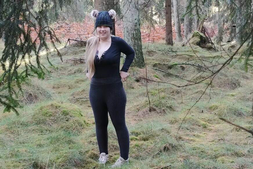 Spanner filmt mich beim p****n im Wald! von Maja-Meer