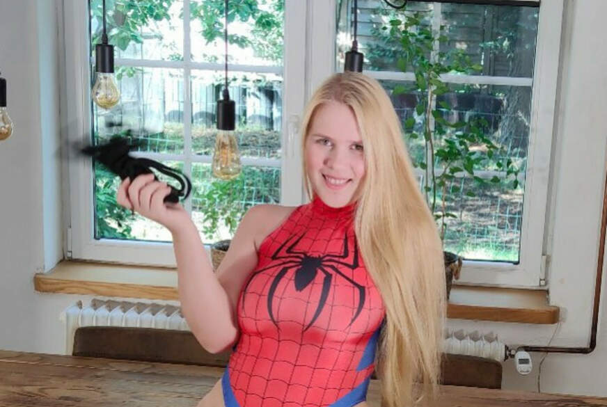 Spider-Maja wird im Netz gefangen und h**t g*****t! von Maja-Meer