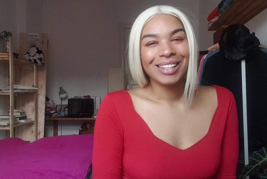 Kiki-Hansen: OMG!!! MEIN ERSTES NACKTVIDEO!!! Ich ziehe mich für dich aus!