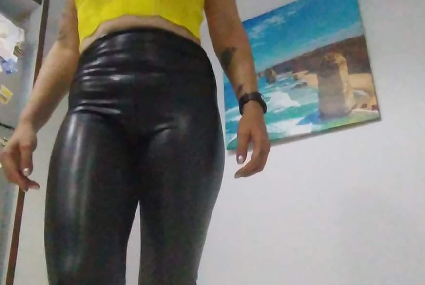 Alexiya: Latex FUN zu Hause, schlechte Q**lität leider geworden deswegen nur 1,95E